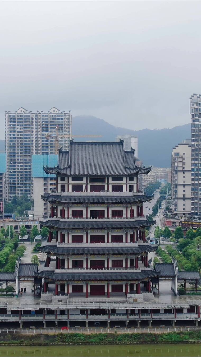 城市航拍湖南湘乡镇湘楼