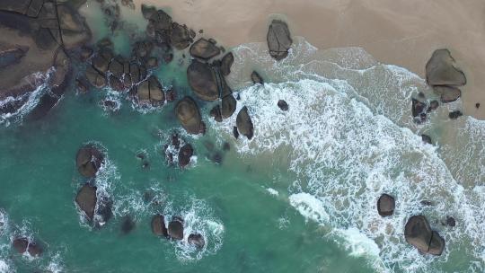 海南海边沙滩海浪