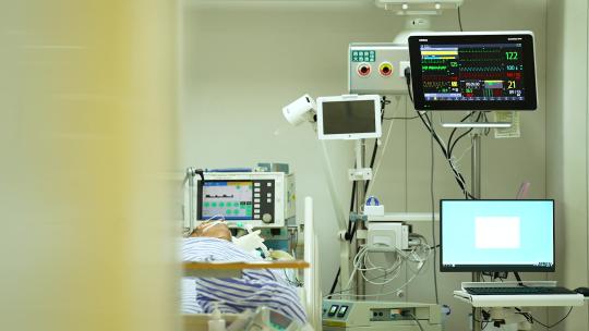实拍医院重症监护室心率监护仪2视频素材模板下载