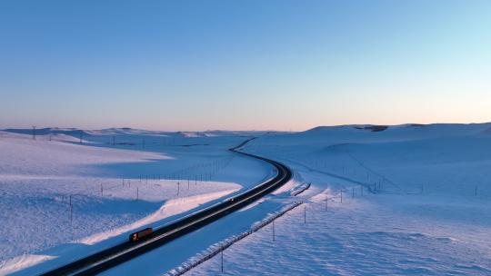 航拍4K雪域草原之路日落视频素材模板下载