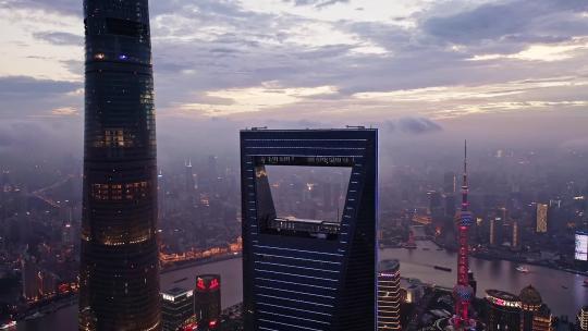 上海金融中心日落航拍