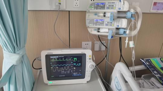 医院病房输液心电图血氧监控视频素材模板下载