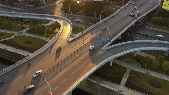 夕阳西下的道路空镜