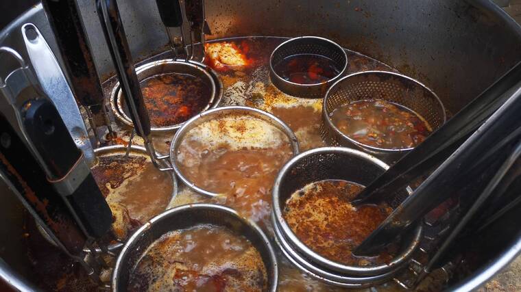 实拍路边摊美食麻辣烫