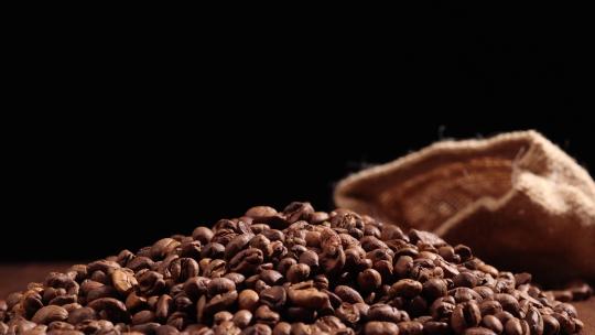 咖啡豆掉落筛选工艺实拍4k视频素材模板下载