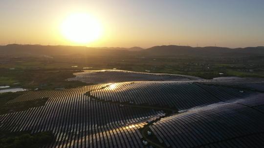 光伏发电太阳能发电日落夕阳光伏板新能源视频素材模板下载