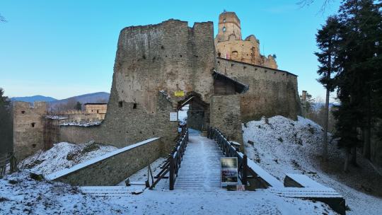 斯洛伐克兹博罗夫村的城堡景观视频素材模板下载