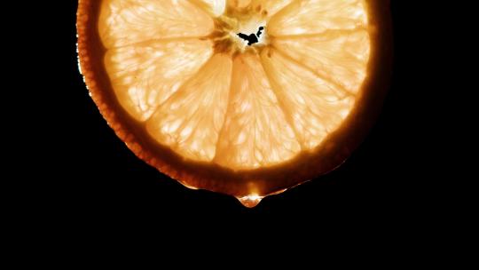 水果西柚上滴汁水的慢镜头特写