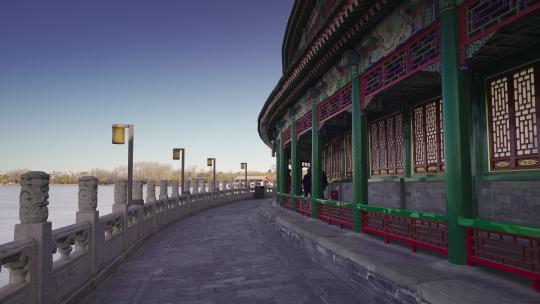北京北海公园的古代建筑风光