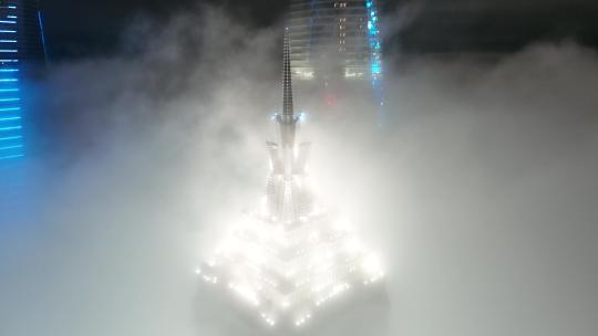 航拍云雾中的金茂大厦