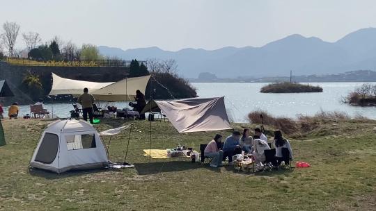 济南莱芜雪野水库，夏季露营野餐烧烤