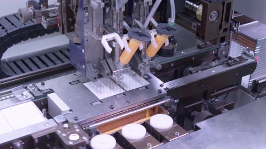 制造业精密机械生产机器自动化制造特写