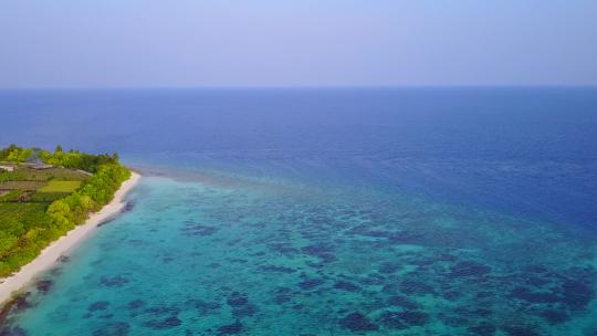 蓝色的沙滩海洋海湾
