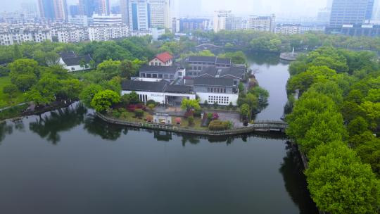 宁波市区5A景区月湖中的宁波中学航拍环绕