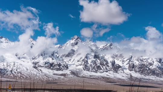 新疆喀什帕米尔高原蓝天白云雪山延时