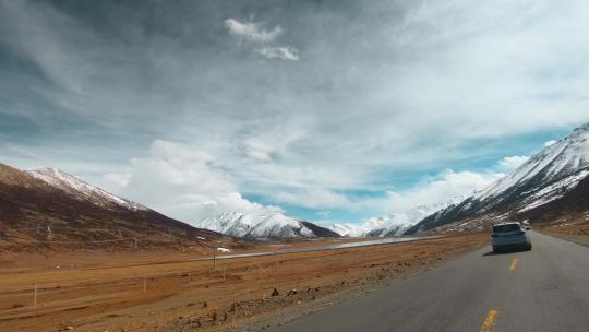 西藏旅游风光318国道车窗外雪山草原路段