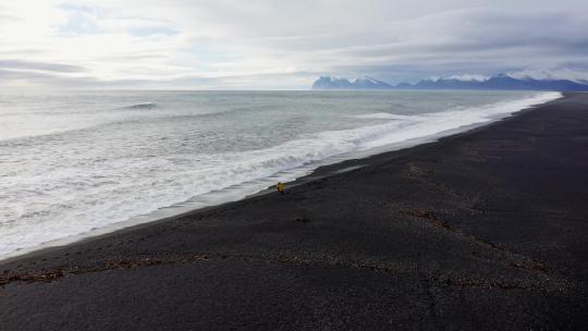 航拍冰岛黑沙滩