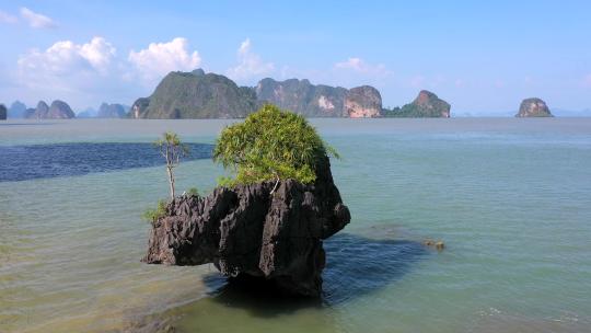 泰国攀牙湾海面岩石细节