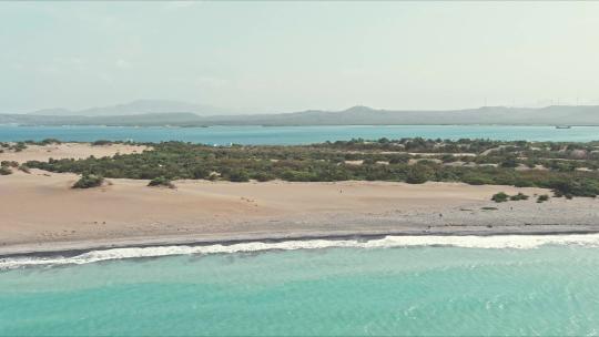 多米尼加共和国拉斯杜纳斯德巴尼海岸海浪鸟瞰图