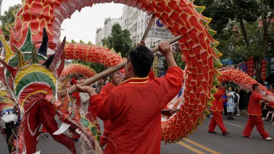 贵州台江苗族姊妹节2023盛装巡游 舞龙