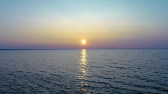 海面鸟瞰图海面航拍美景波光粼粼