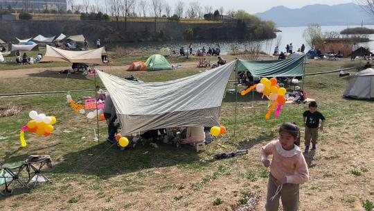 济南莱芜雪野水库，夏季露营野餐烧烤