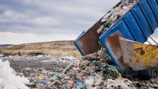 自卸车垃圾填埋场废物环境概念视频素材模板下载