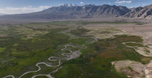 新疆喀什航拍塔合曼湿地水湾