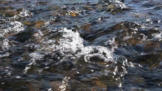 清澈的溪流水流河流慢镜头