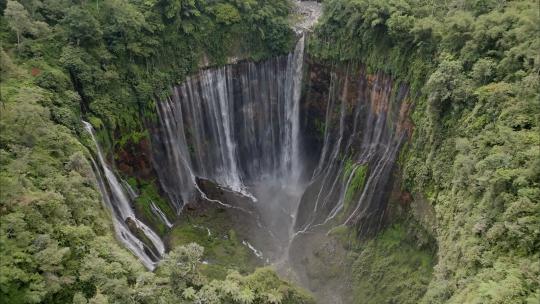 印尼东爪哇赛武瀑布千层瀑布实拍航拍4K素材