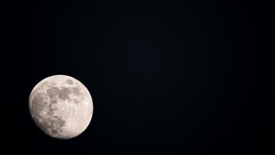 月亮移动延时实拍镜头
