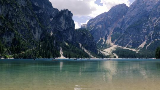 意大利阿尔卑斯山白云石的拉戈迪布雷湖视频素材模板下载