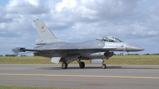 4K稳定：法国Avord航展比利时F-16战斗机视频素材模板下载