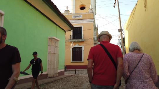 古巴特立尼达街道老人建筑地拍