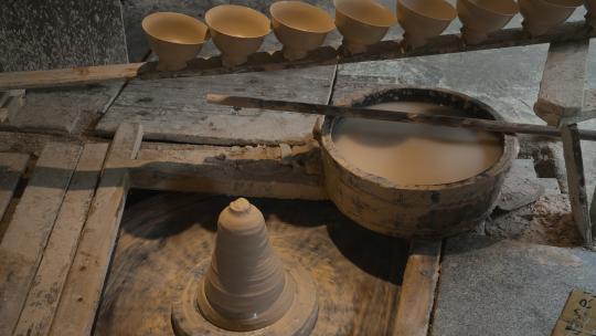 江西景德镇陶瓷制作手工拉胚设备