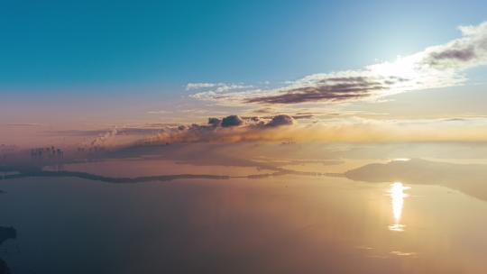 东湖凌波门上空的平流雾和日出