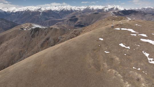 西藏四川雪山光秃秃的山