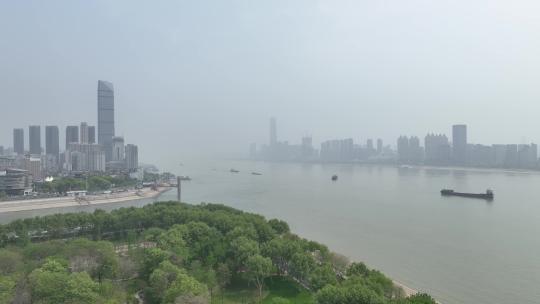 武汉主城区长江两岸的沙尘天气情况