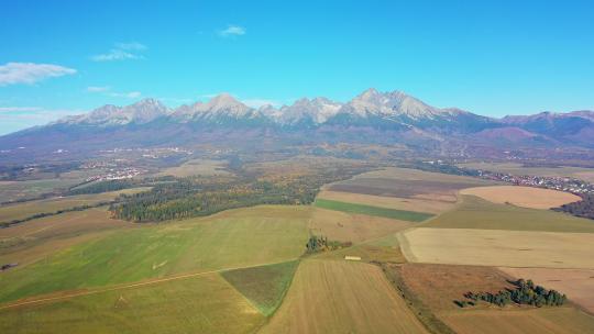 斯洛伐克High Tatry山脉的鸟瞰图视频素材模板下载