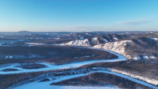 航拍大兴安岭激流河山林雪景