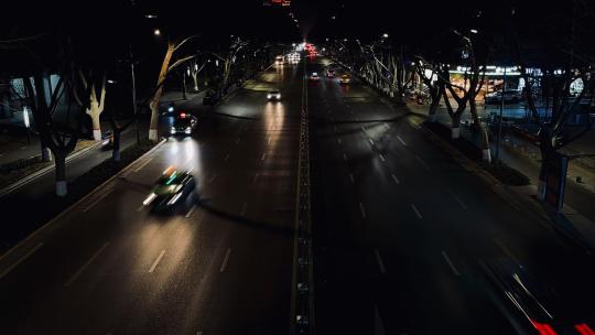 延时摄影夜晚穿梭的车流固定镜头马路上方