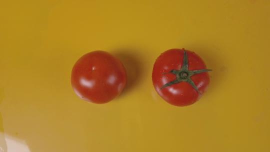 两个番茄被水冲视频素材模板下载