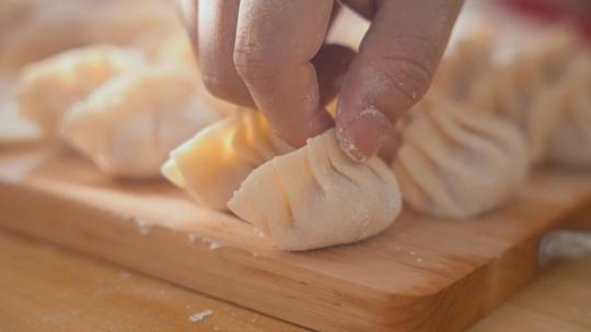 春节过节在家和面包饺子煮饺子视频素材模板下载