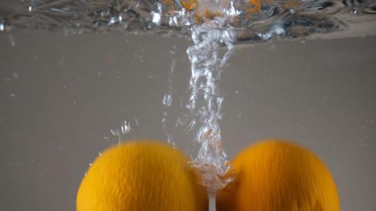 水中橙子