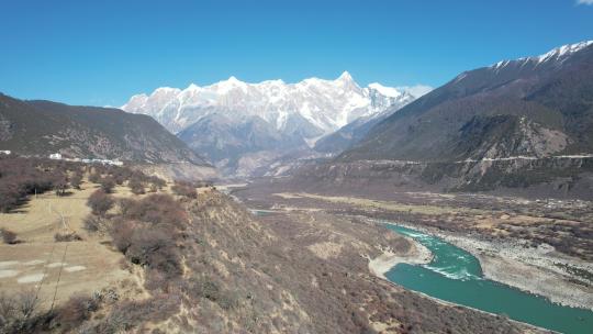 西藏自治区林芝雪山航拍湖泊蓝天