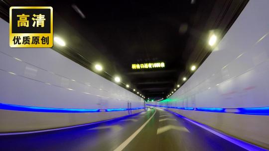 车辆在隧道中驾驶行车驾驶员第一视角