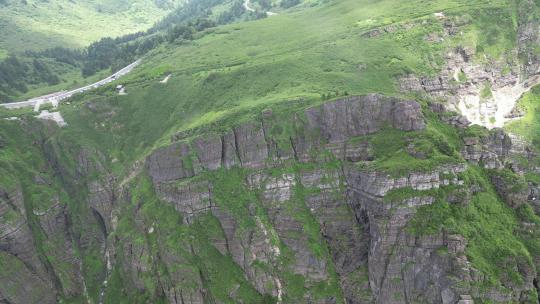 航拍湖北神农架神农顶景区悬岩峭壁