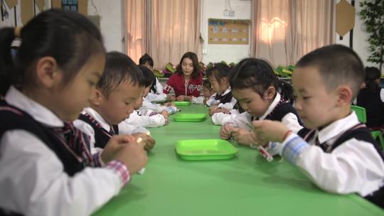 幼儿园学生上课学习02