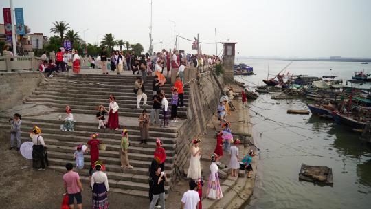 泉州浔埔村码头游客拍照浔埔旅游景点