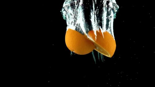 延时拍摄4K慢镜头橙子跌落水中